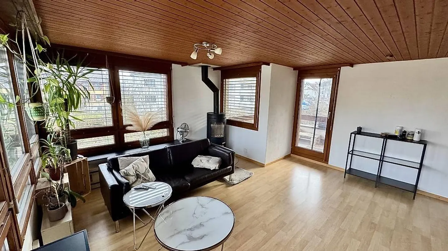 Incantevole casa unifamiliare con molto spazio e stanze aggiuntive - Foto 1 di 9