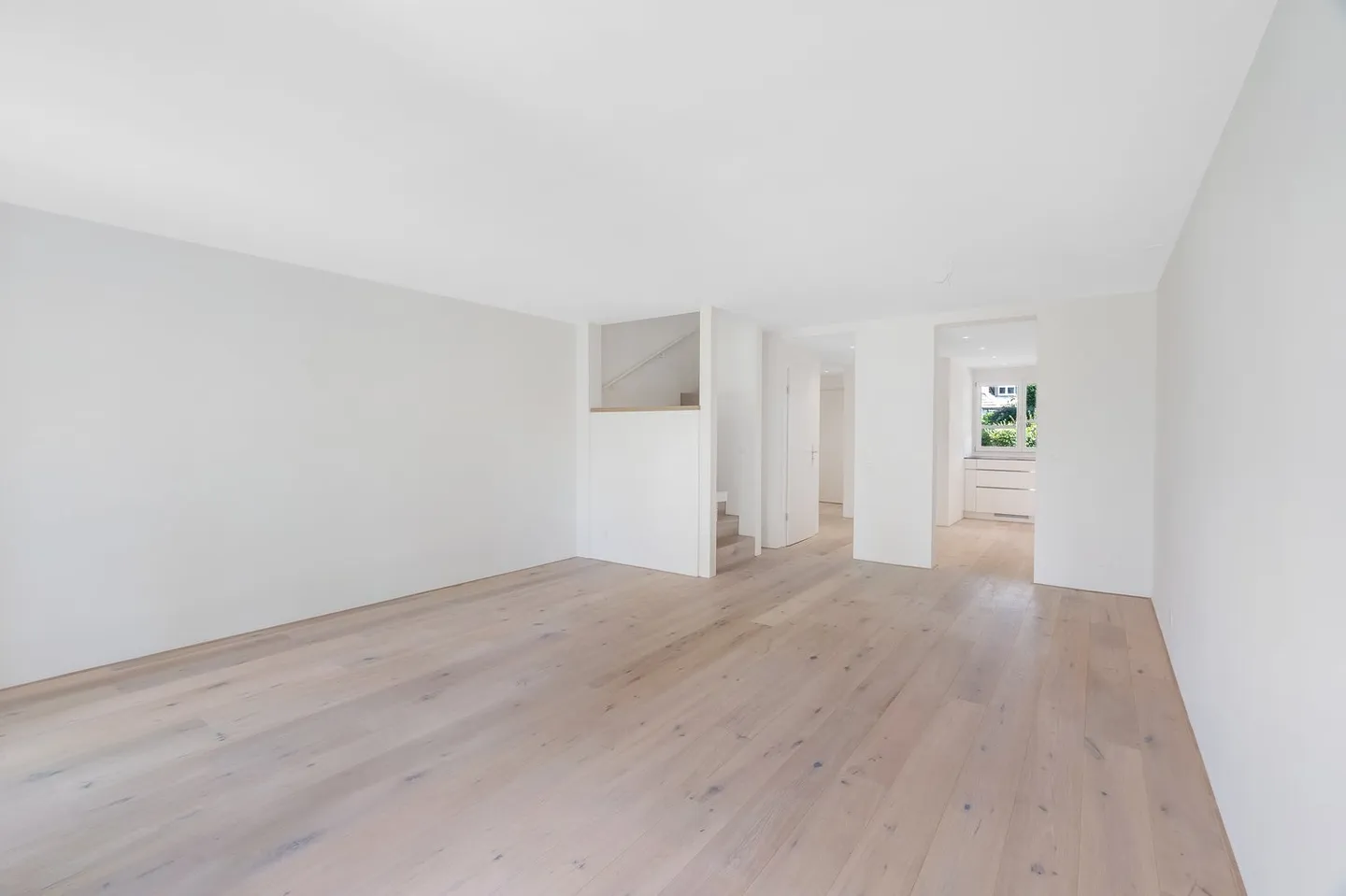 Maison familiale moderne avec beaucoup de verdure, de calme et de lumière - Photo 5 sur 13