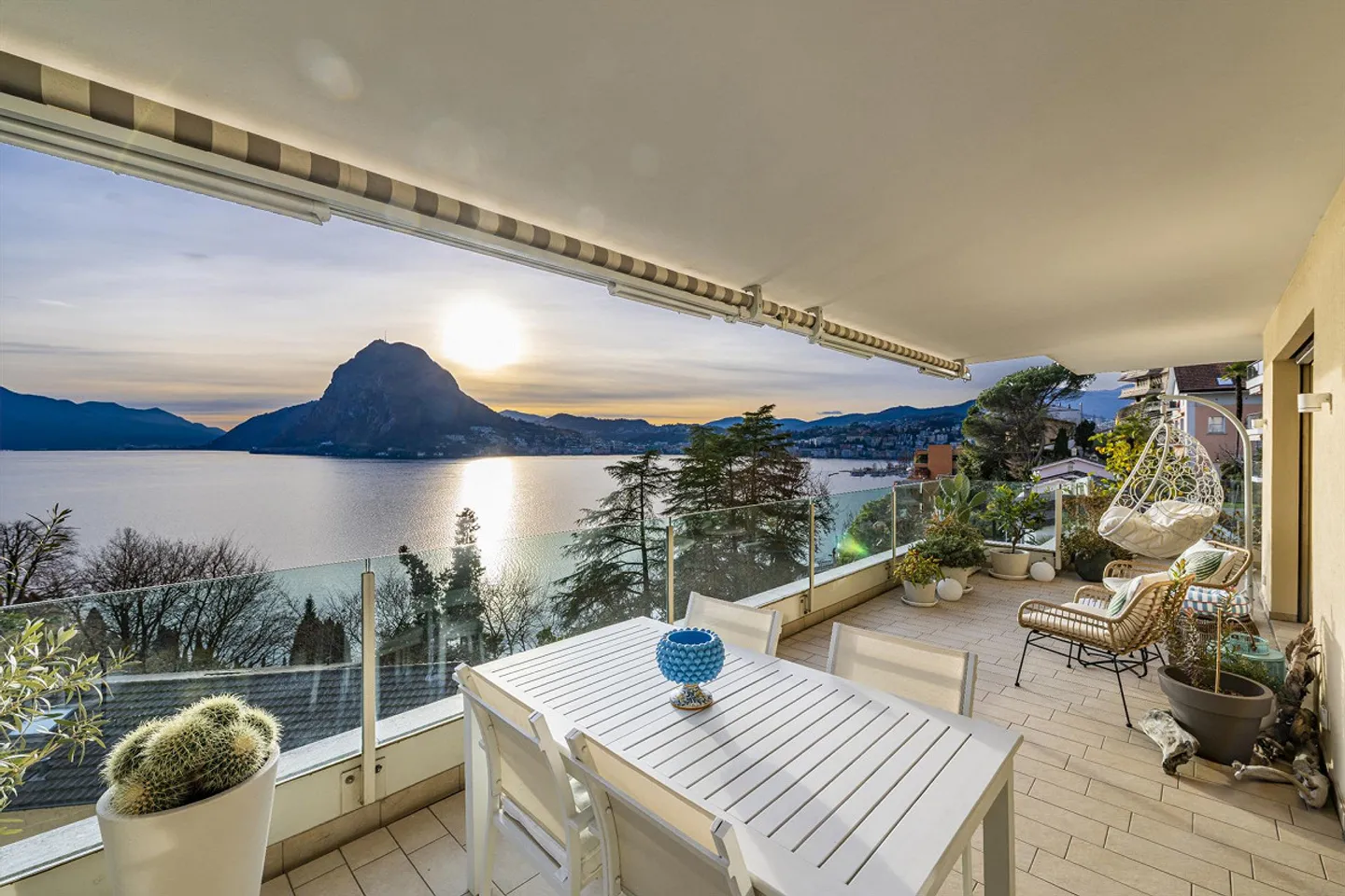 Habitable terrace with lake view in a central location - Photo 1 of 12