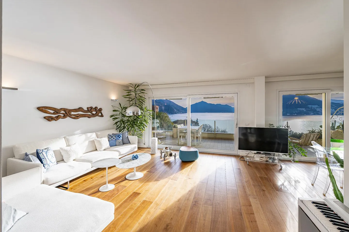 Habitable terrace with lake view in a central location - Photo 2 of 12