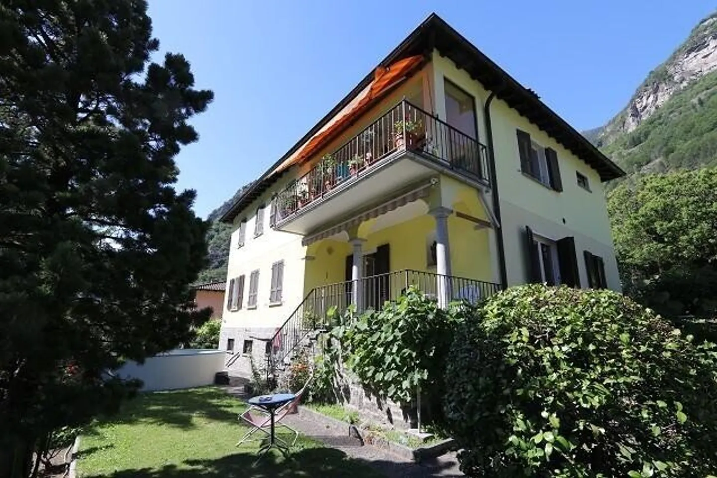 2-family house with two 4-room apartments with large, beautiful garden... - Photo 1 of 13