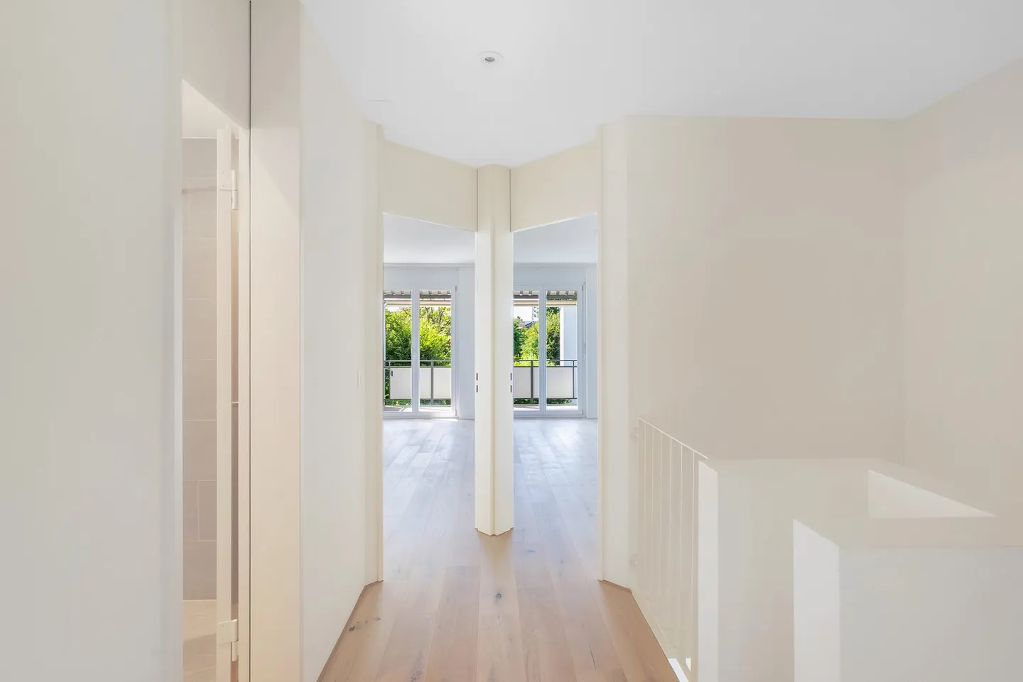 Maison familiale moderne avec beaucoup de verdure, de calme et de lumière - Photo 9 sur 13