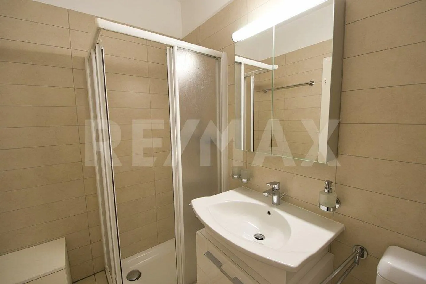 Charmante Wohnung mit Seeblick - Foto 3 von 13