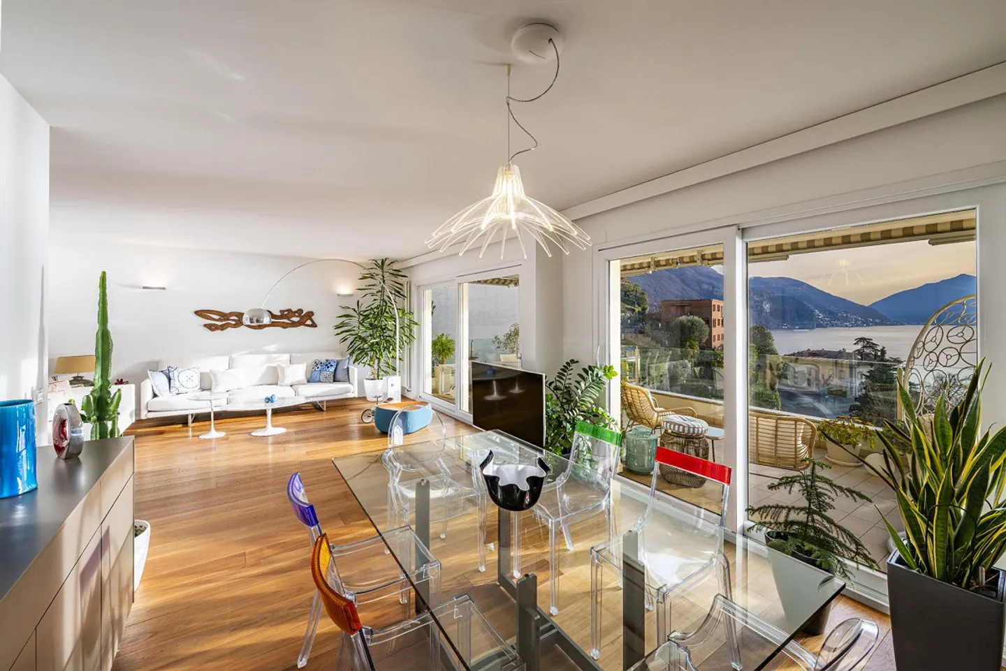 Habitable terrace with lake view in a central location - Photo 4 of 12