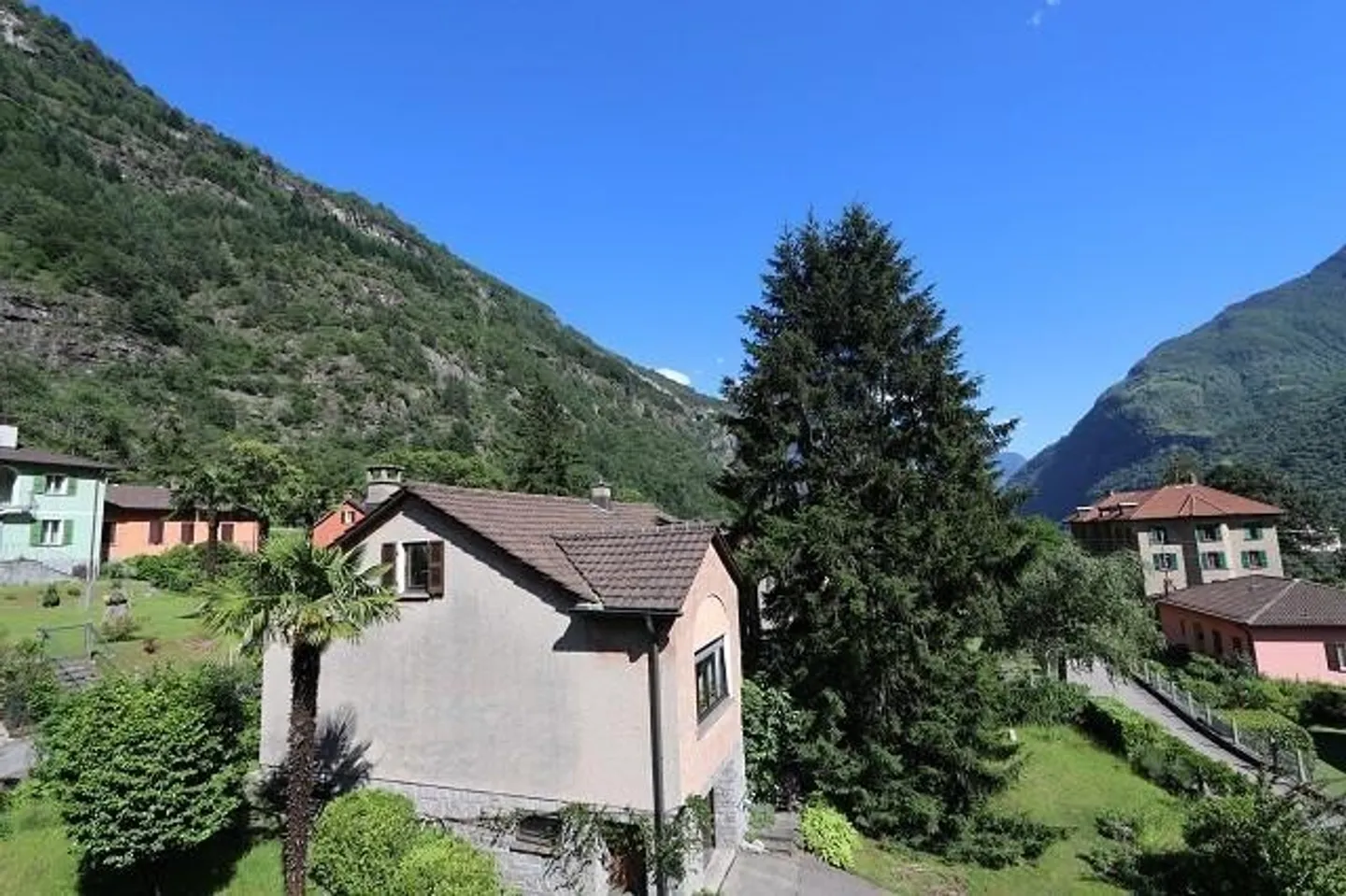 2-family house with two 4-room apartments with large, beautiful garden... - Photo 10 of 13