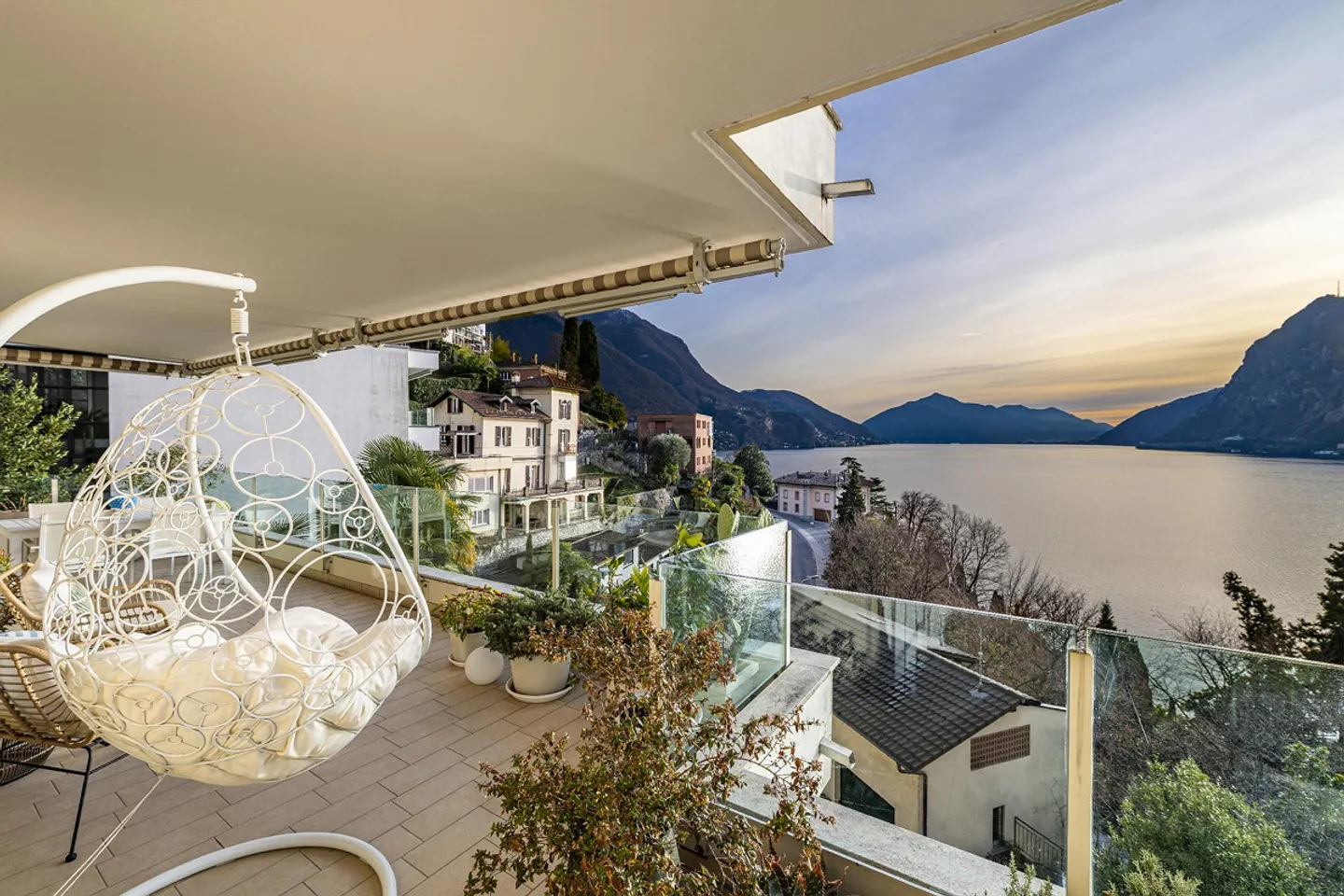 Habitable terrace with lake view in a central location - Photo 12 of 12