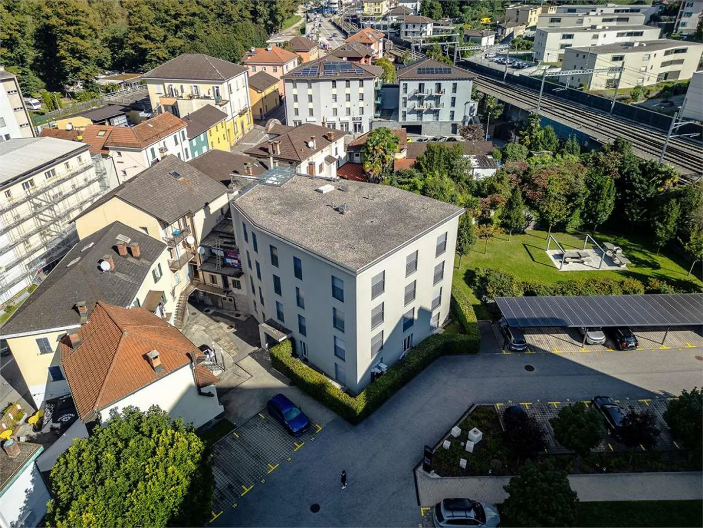 Modern 2.5-room apartment with pool and view of the Alps - Arbedo - Photo 2 of 13