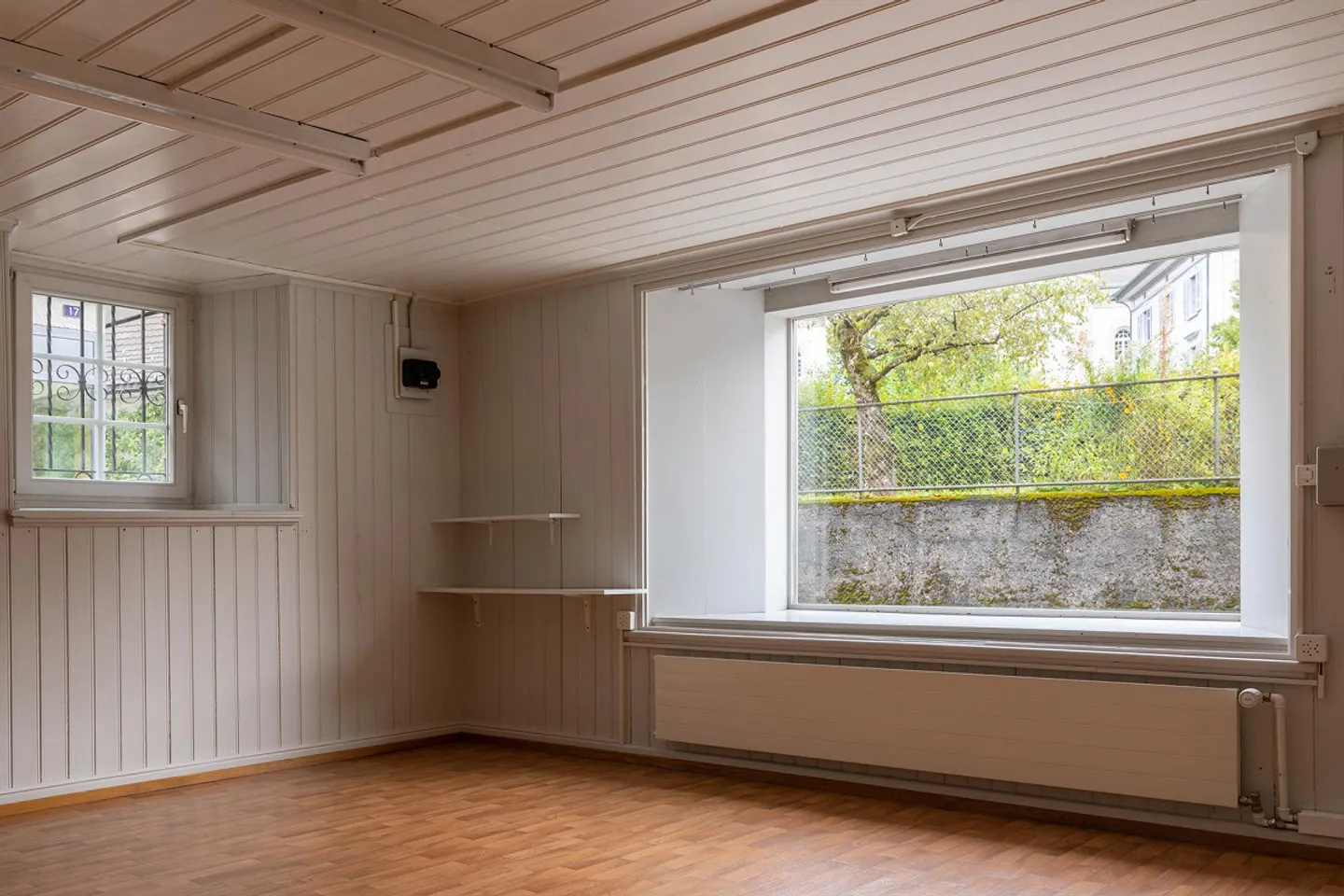 Espace commercial attrayant avec vitrine dans un emplacement central - Photo 1 sur 5