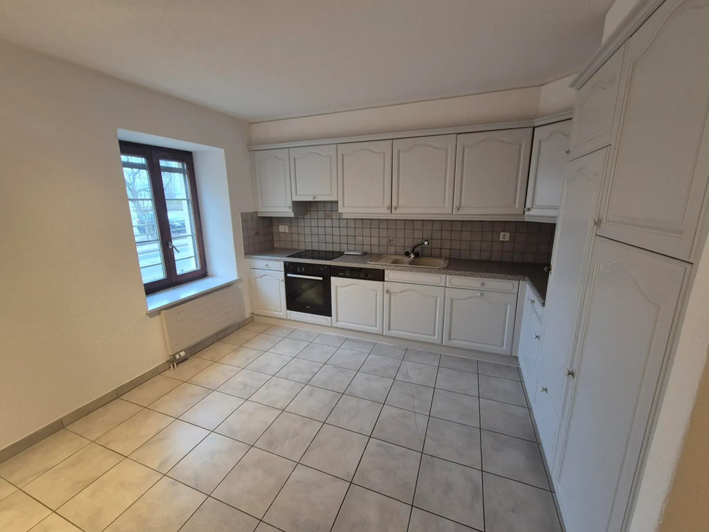 Charmant appartement de 2,5 pièces au rez-de-chaussée - Photo 1 sur 5