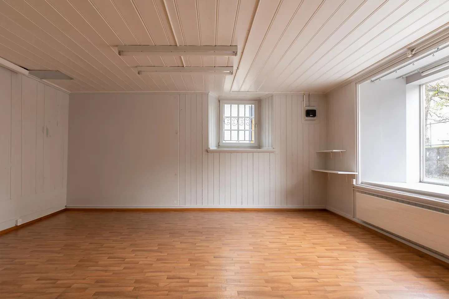 Espace commercial attrayant avec vitrine dans un emplacement central - Photo 3 sur 5