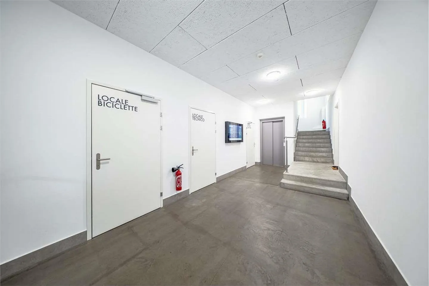 Modern 2.5-room apartment with pool and view of the Alps - Arbedo - Photo 12 of 13