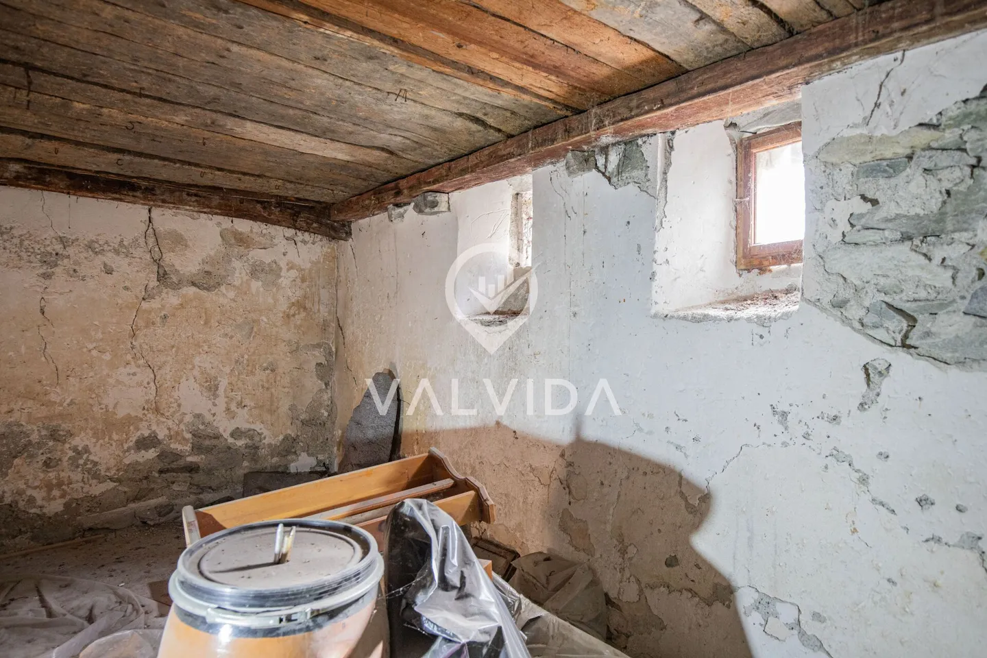 Casa con stalla, fienile e cantina - Foto 9 di 11