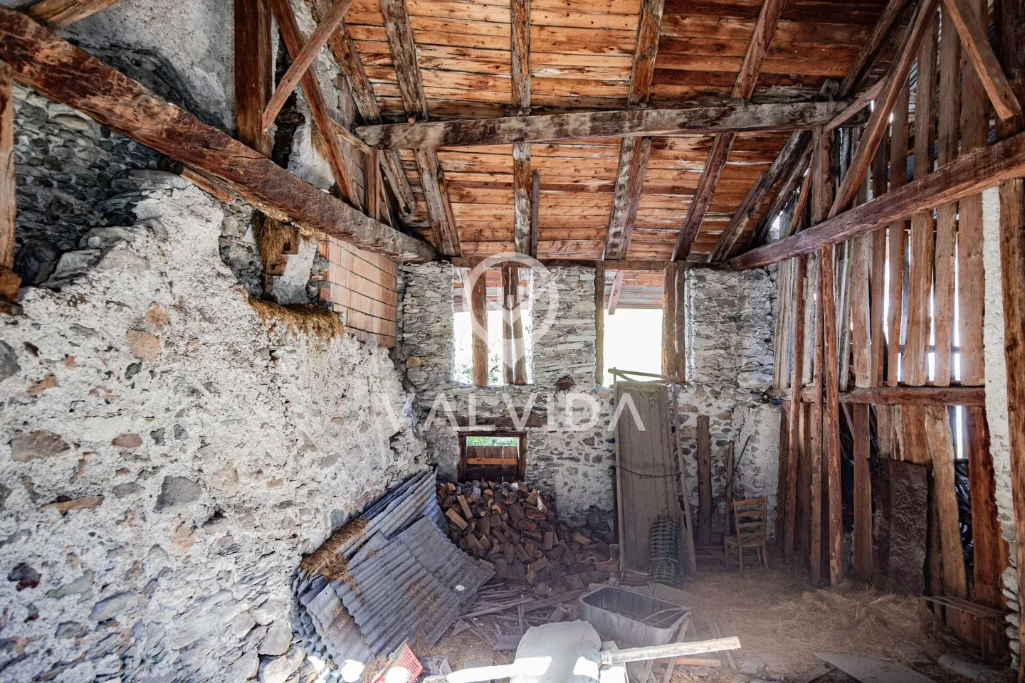 Casa con stalla, fienile e cantina - Foto 3 di 11