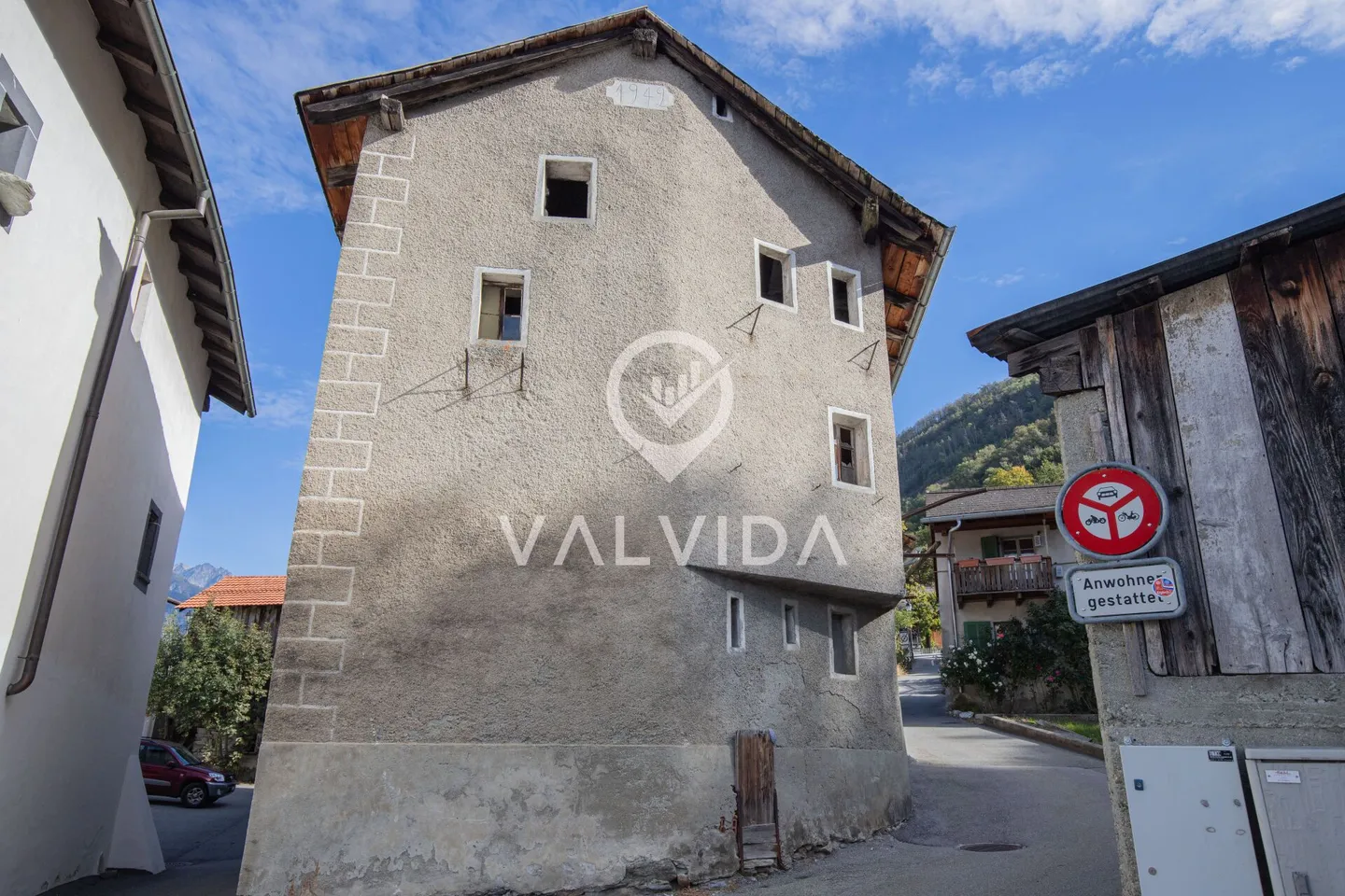 Casa con stalla, fienile e cantina - Foto 2 di 11