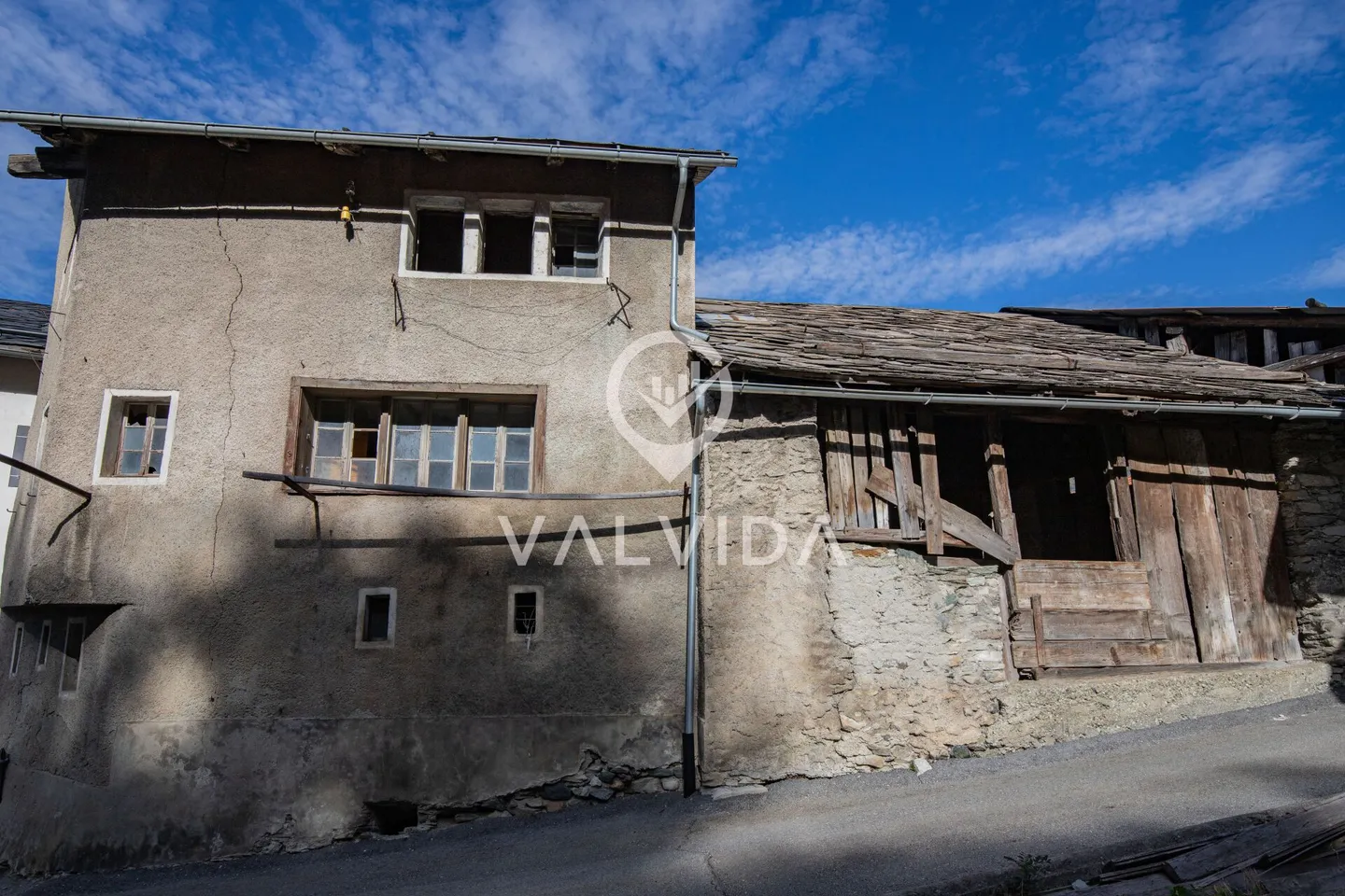 Casa con stalla, fienile e cantina - Foto 4 di 11