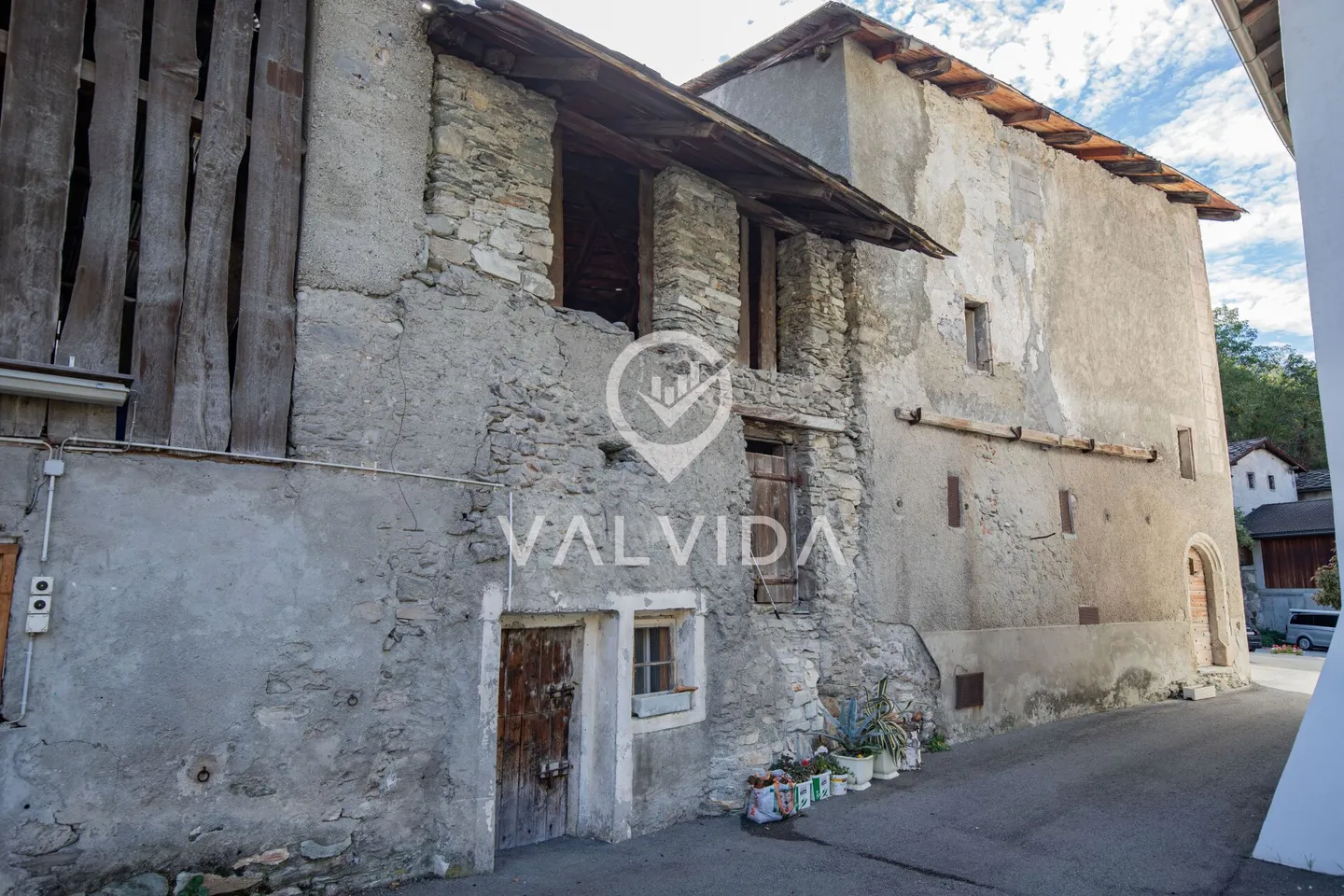 Casa con stalla, fienile e cantina - Foto 5 di 11