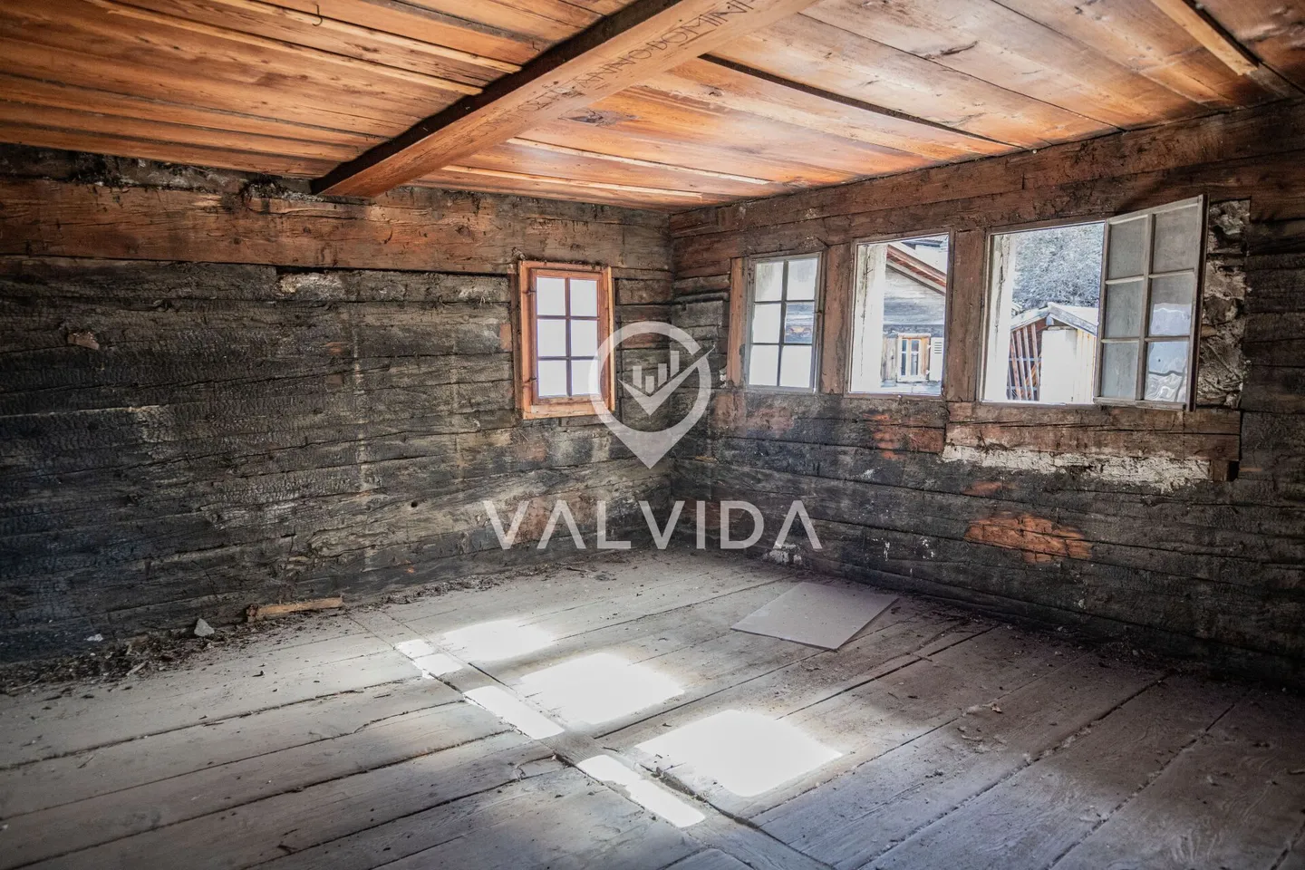 Casa con stalla, fienile e cantina - Foto 1 di 11