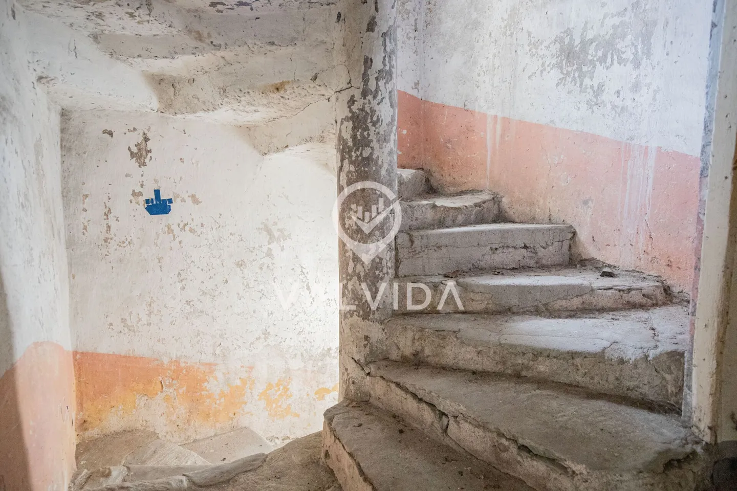Casa con stalla, fienile e cantina - Foto 6 di 11