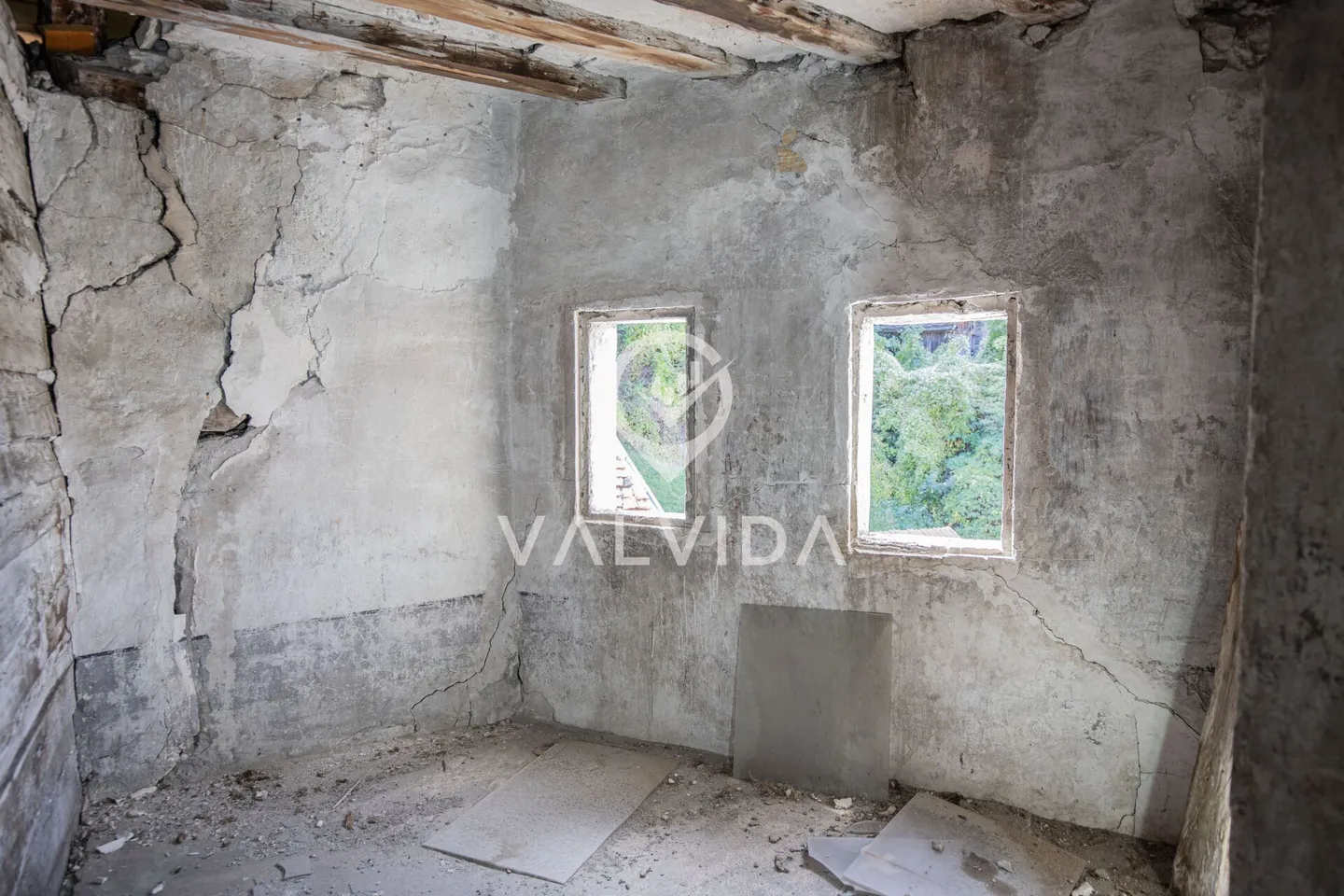 Casa con stalla, fienile e cantina - Foto 8 di 11