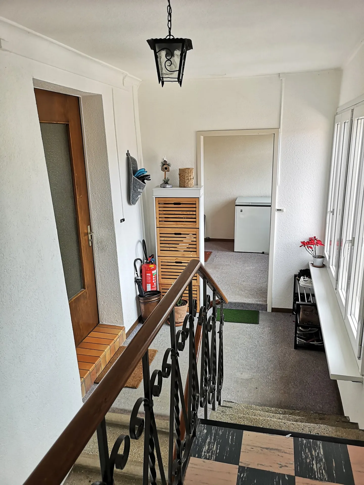 Large multipurpose space with storage, 3 parking spaces, 2 apartments for sale - Photo 8 of 23
