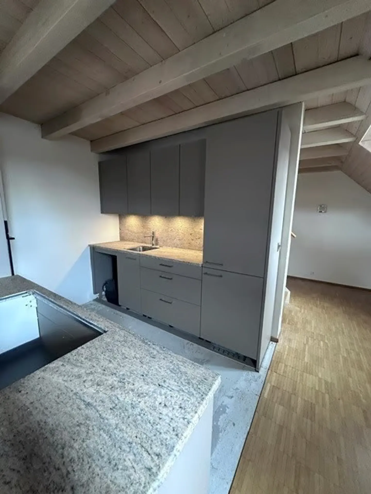 Charmante Dachwohnung in Dornach - Foto 3 von 16