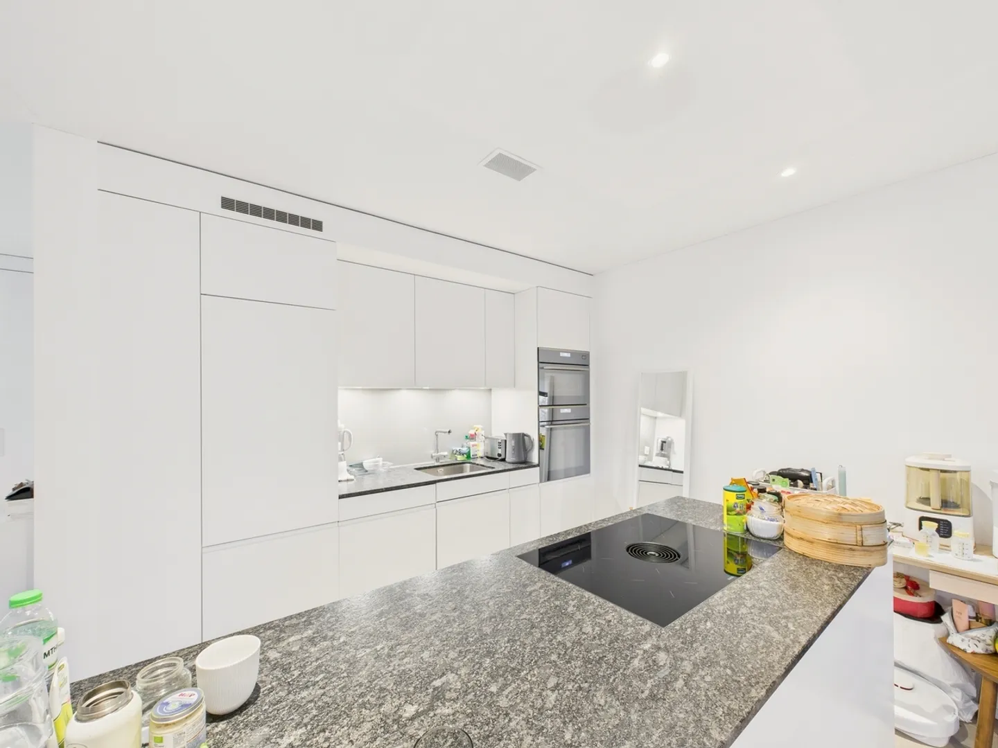 Einzigartige 2.5-Zimmer-Wohnung in Zürich mit Balkon und Garage - Foto 4 von 11