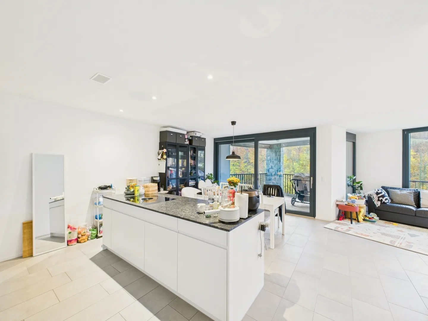 Einzigartige 2.5-Zimmer-Wohnung in Zürich mit Balkon und Garage - Foto 5 von 11