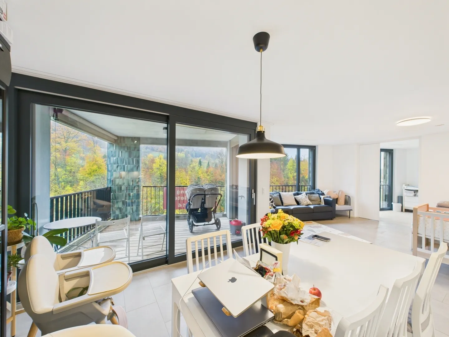 Einzigartige 2.5-Zimmer-Wohnung in Zürich mit Balkon und Garage - Foto 6 von 11