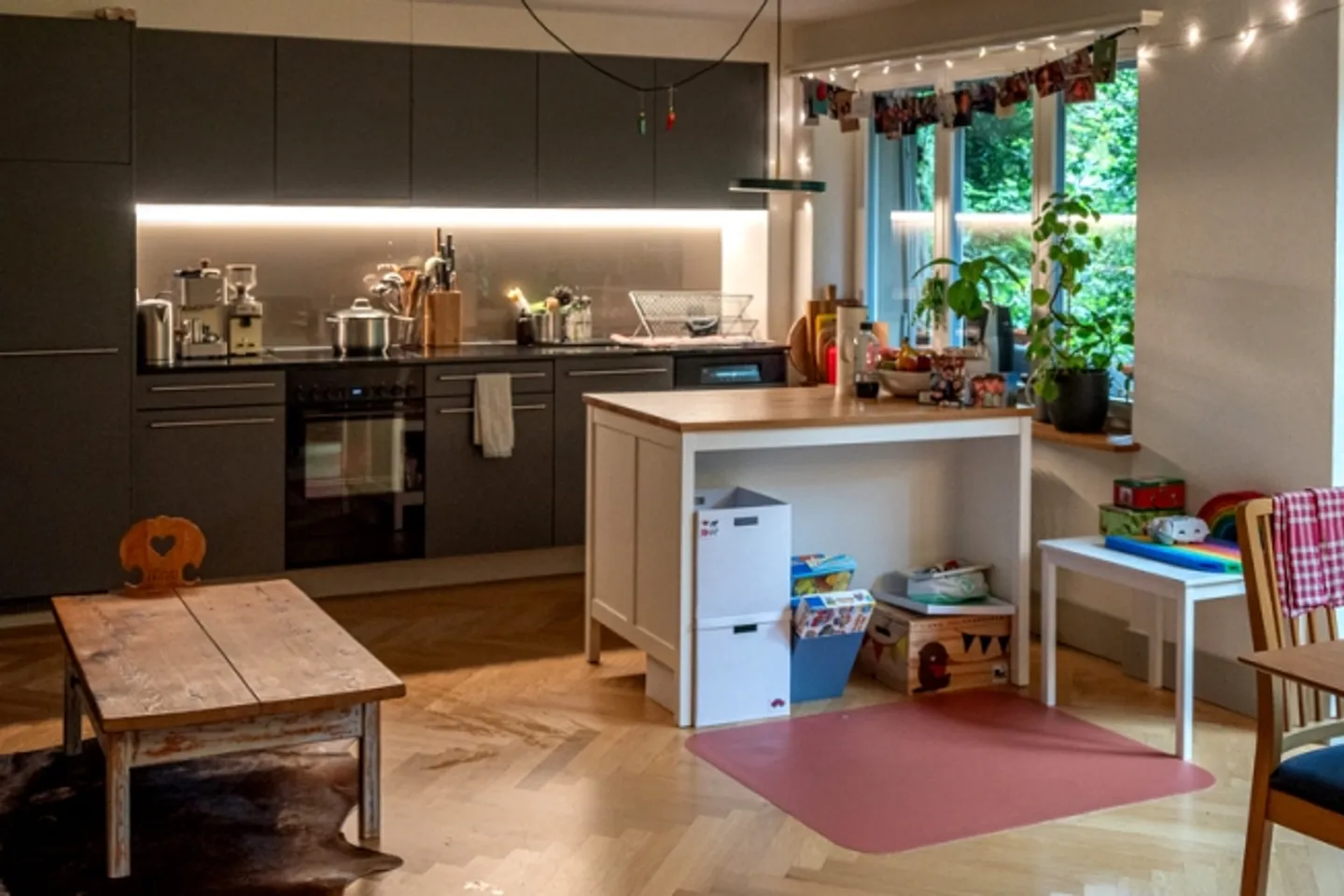 3½ STANZA APPARTAMENTO A ZURIGO - DISTRETTO 7 HOTTINGEN, ARREDATO, TEMPORANEO - Foto 2 di 8