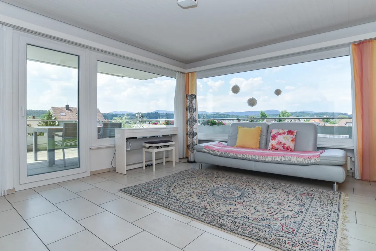 Charmante Attikawohnung mit Terrasse - Foto 4 von 14