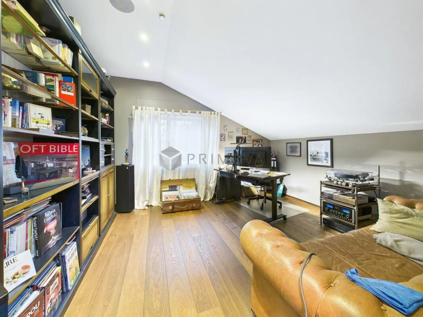 Exclusive living experience in Oberwil BL, completely renovated 3.5 room attic apartment - Photo 7 of 11