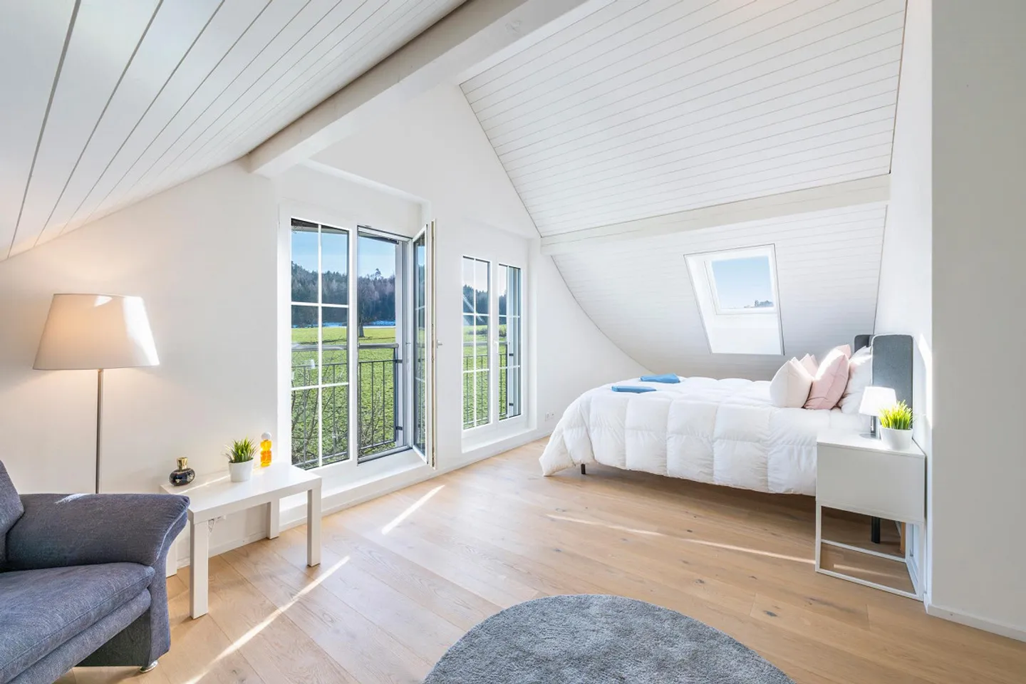 Grosszügiges Einfamilienhaus mit Garten - Foto 12 von 12