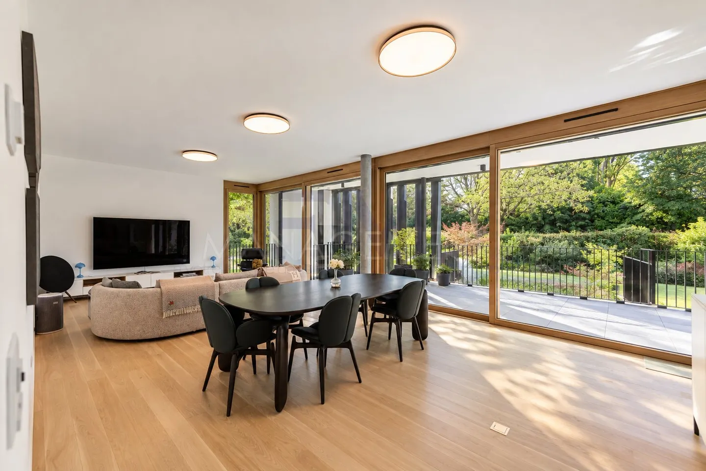 Luxury Duplex Apartment with Garden - Photo 2 of 42
