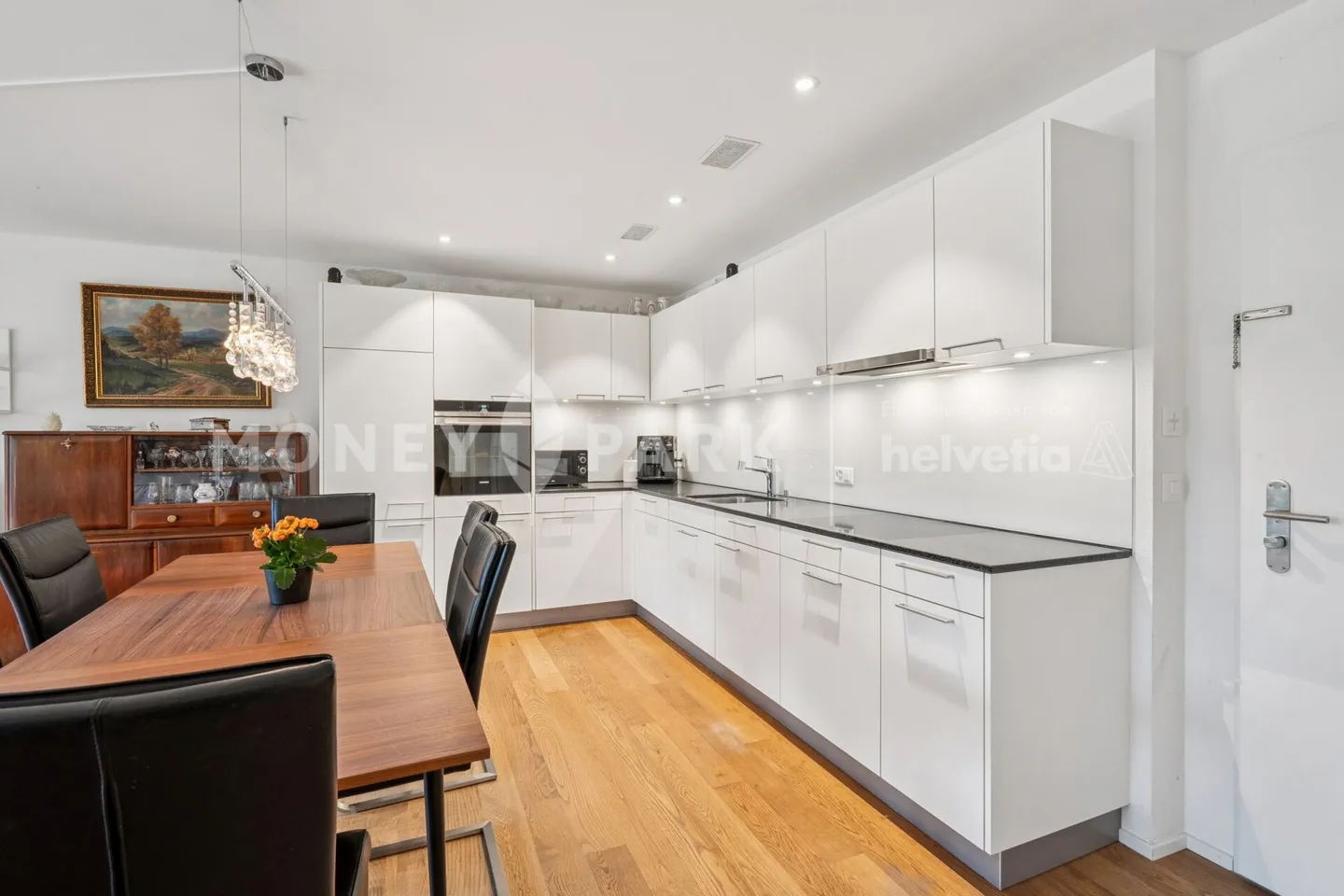 Incantevole appartamento giardino 2,5 locali con enorme giardino privato - Foto 2 di 12