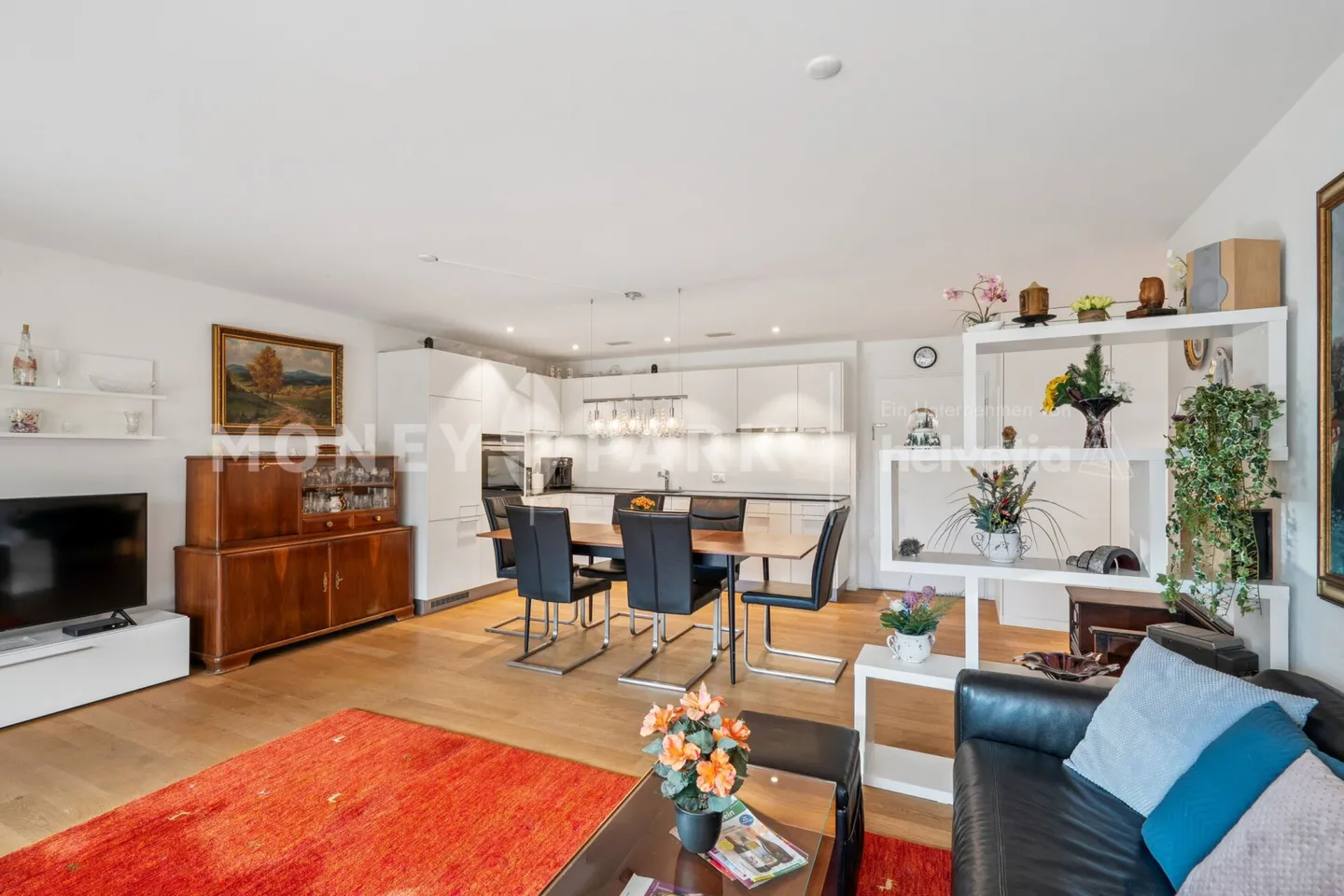 Incantevole appartamento giardino 2,5 locali con enorme giardino privato - Foto 3 di 12