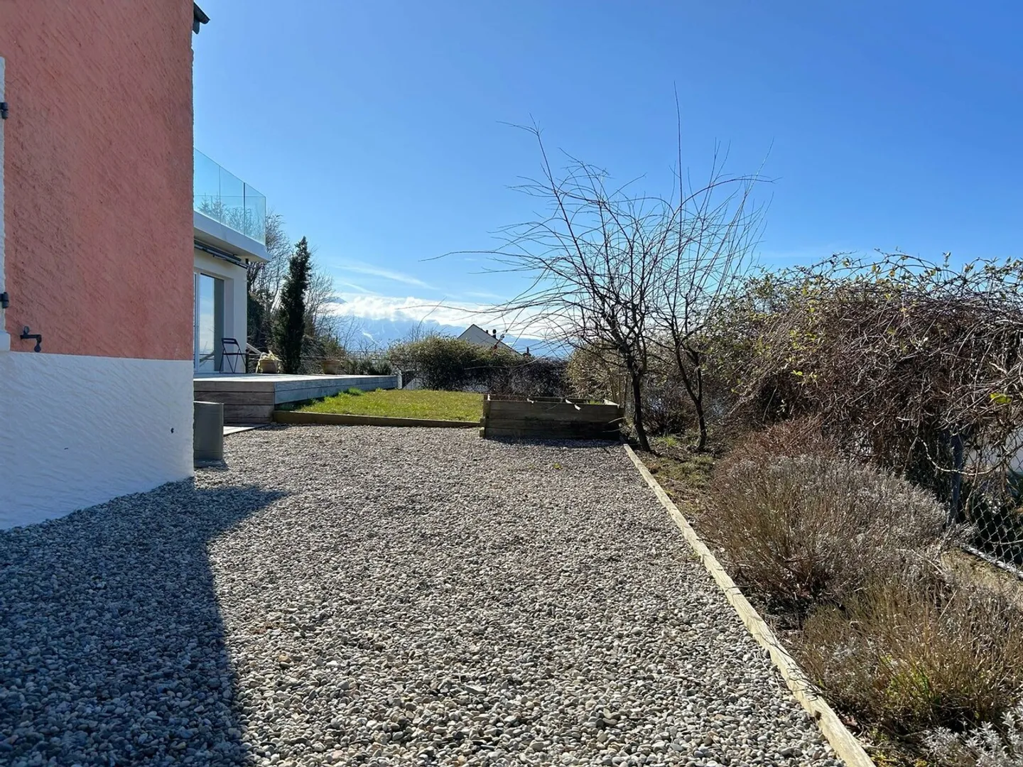Large house with a splendid view of the Lake and the Alps - Photo 18 of 18