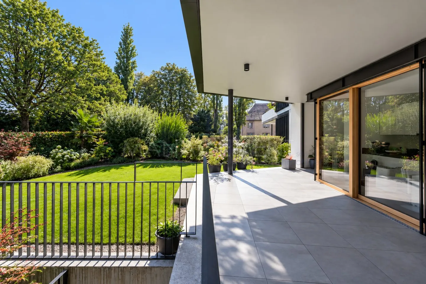 Luxury Duplex Apartment with Garden - Photo 23 of 42
