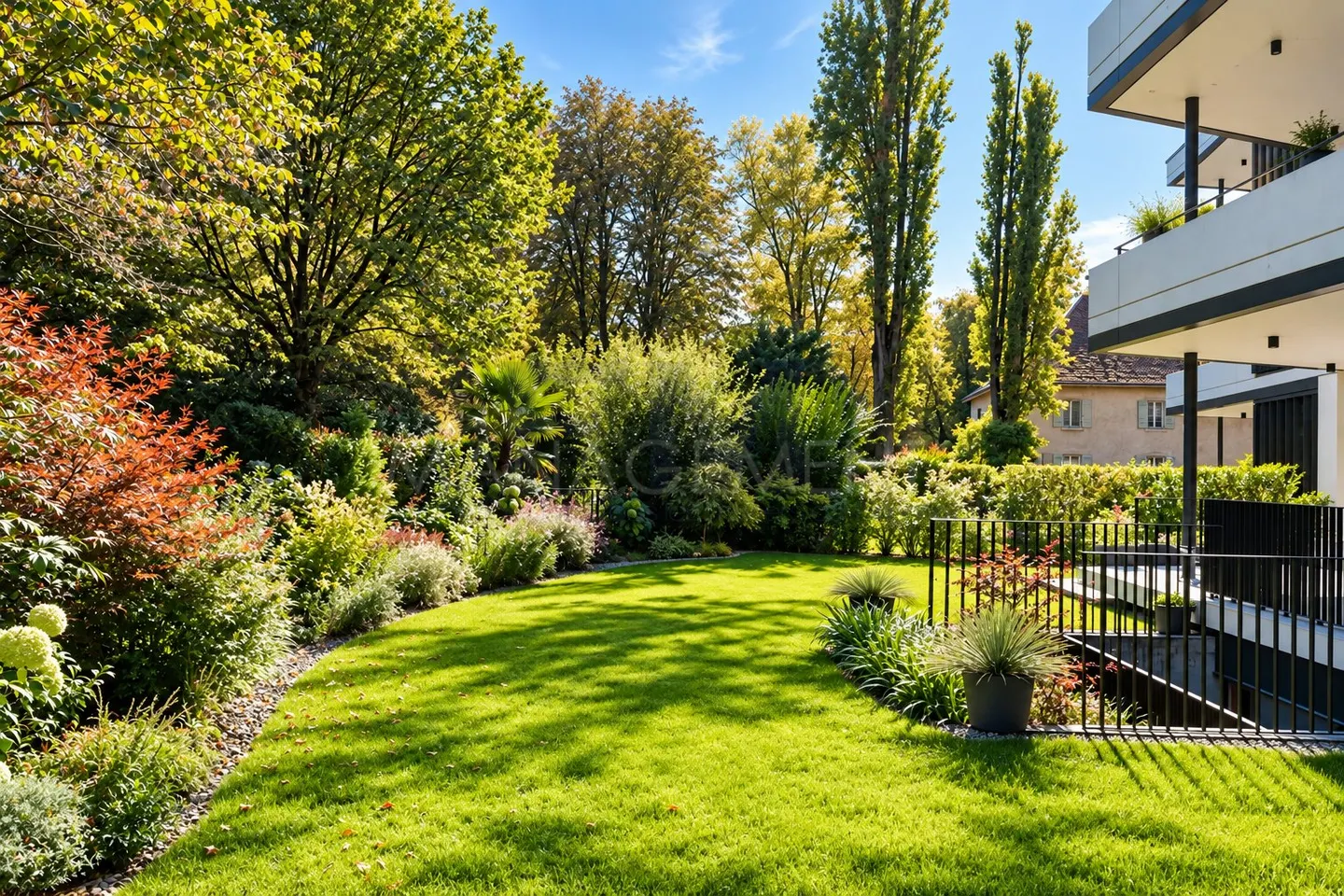 Luxury Duplex Apartment with Garden - Photo 32 of 42