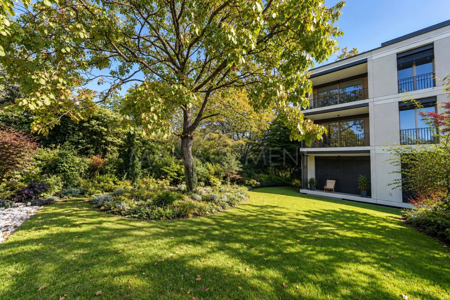 Luxury Duplex Apartment with Garden - Photo 33 of 42