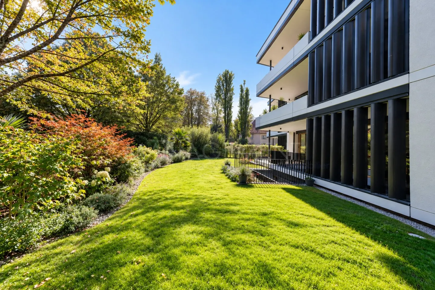 Luxury Duplex Apartment with Garden - Photo 34 of 42
