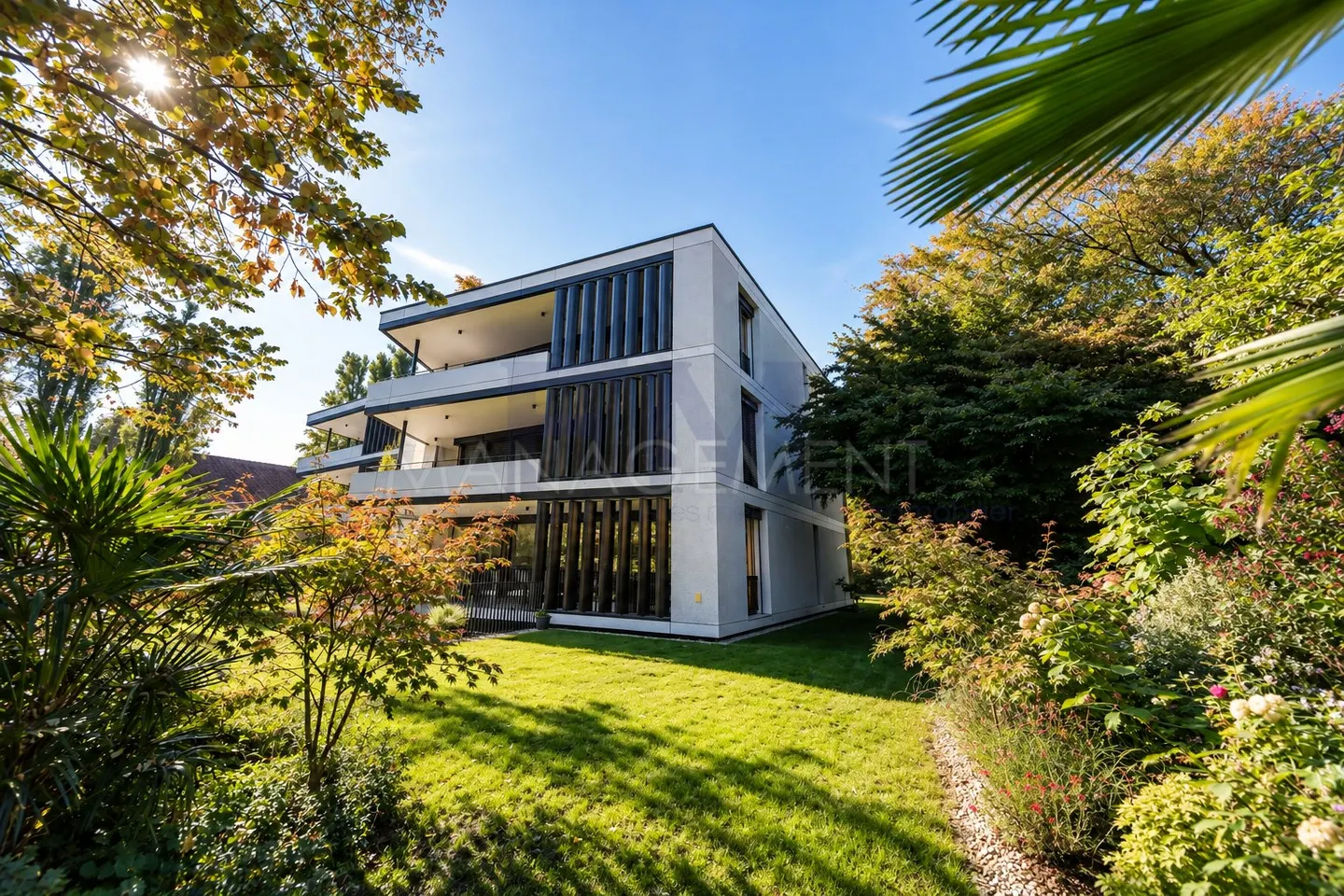 Luxury Duplex Apartment with Garden - Photo 30 of 42