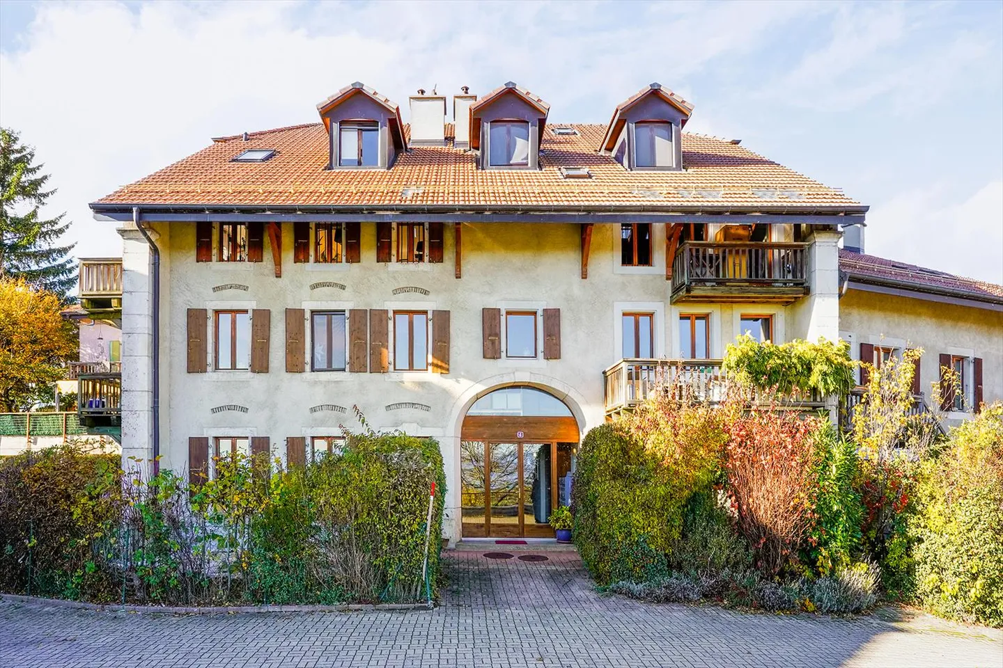 À louer, appartement de 4,5 pièces au rez-de-chaussée - Photo 1 sur 2