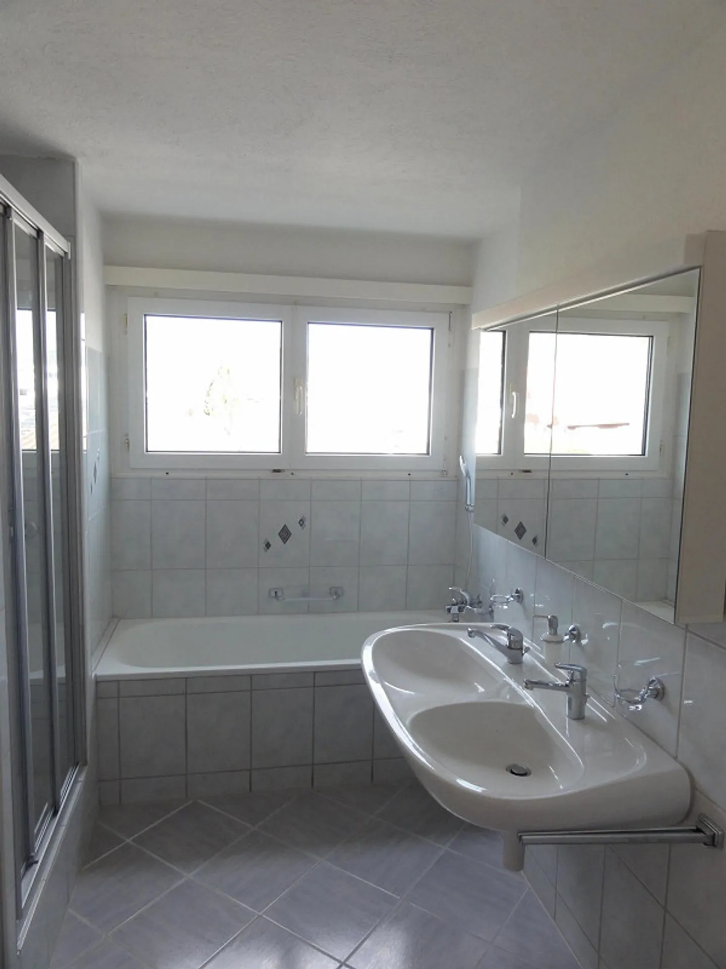 Appartement ensoleillé et spacieux dans un endroit calme - Photo 6 sur 17
