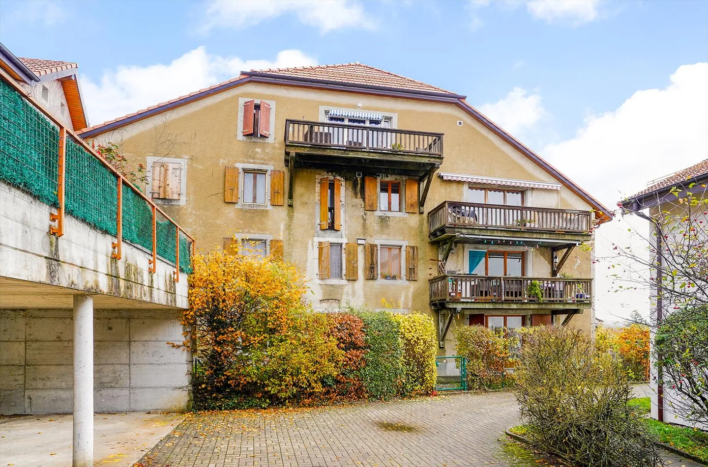 À louer, appartement de 4,5 pièces au rez-de-chaussée - Photo 2 sur 2