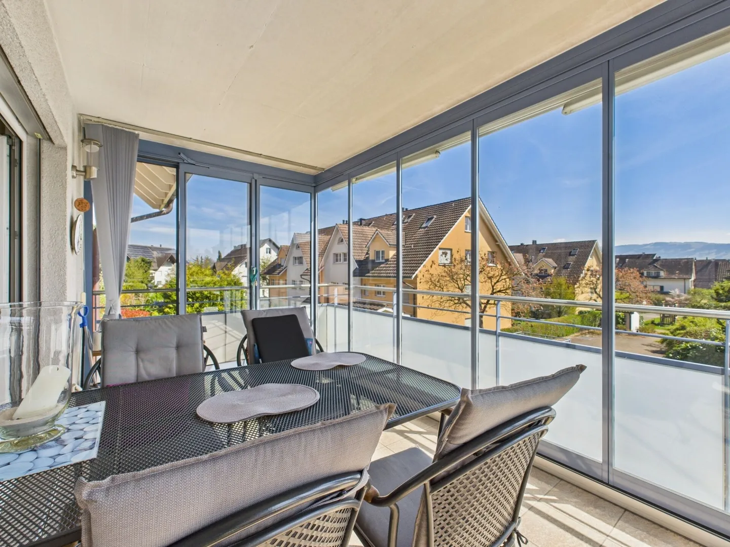 Freie Sicht, sehr sonnig und zentral - Foto 3 von 11