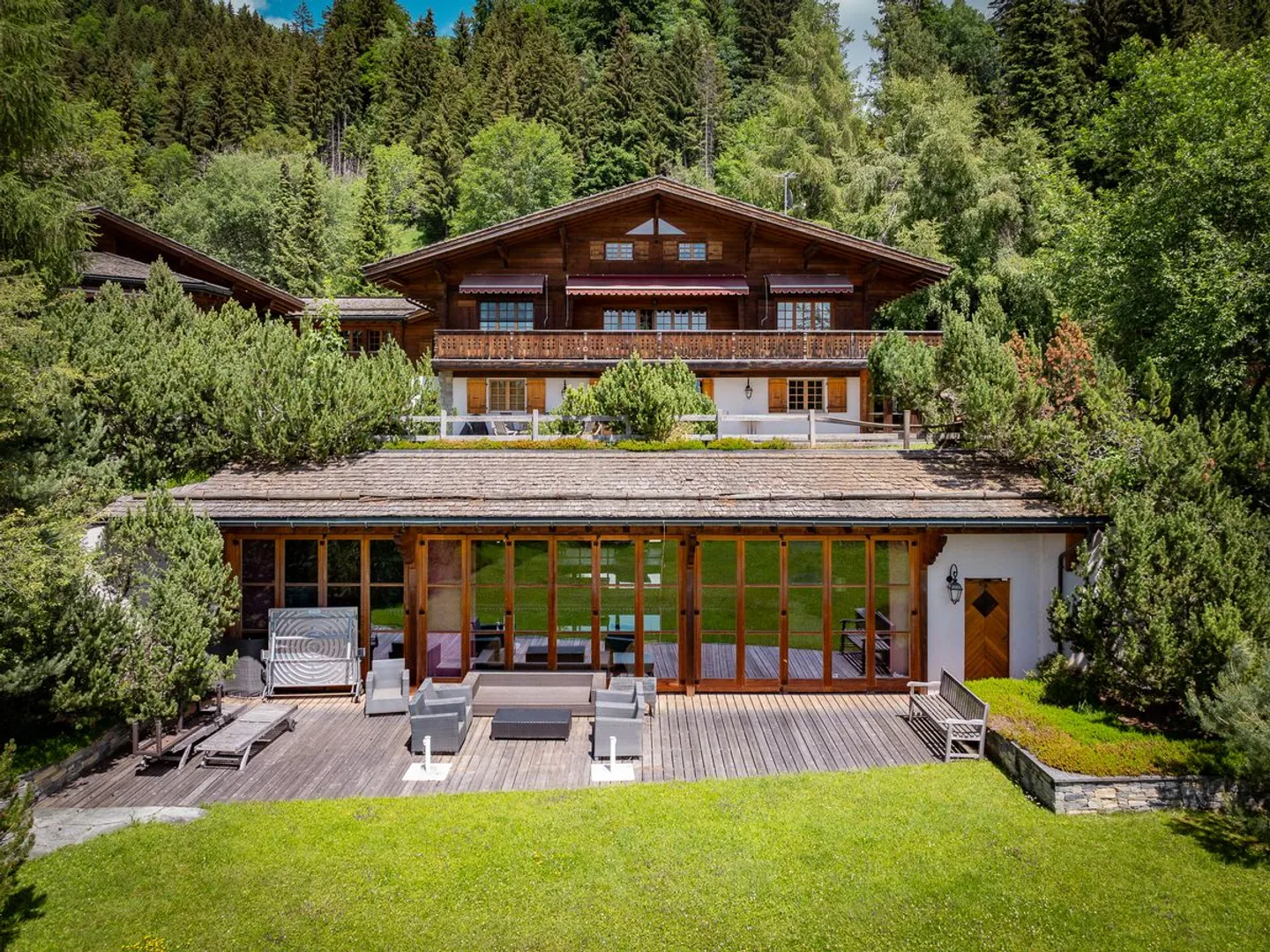 Chalet Shangri-La in Arveyes - Photo 2 of 13