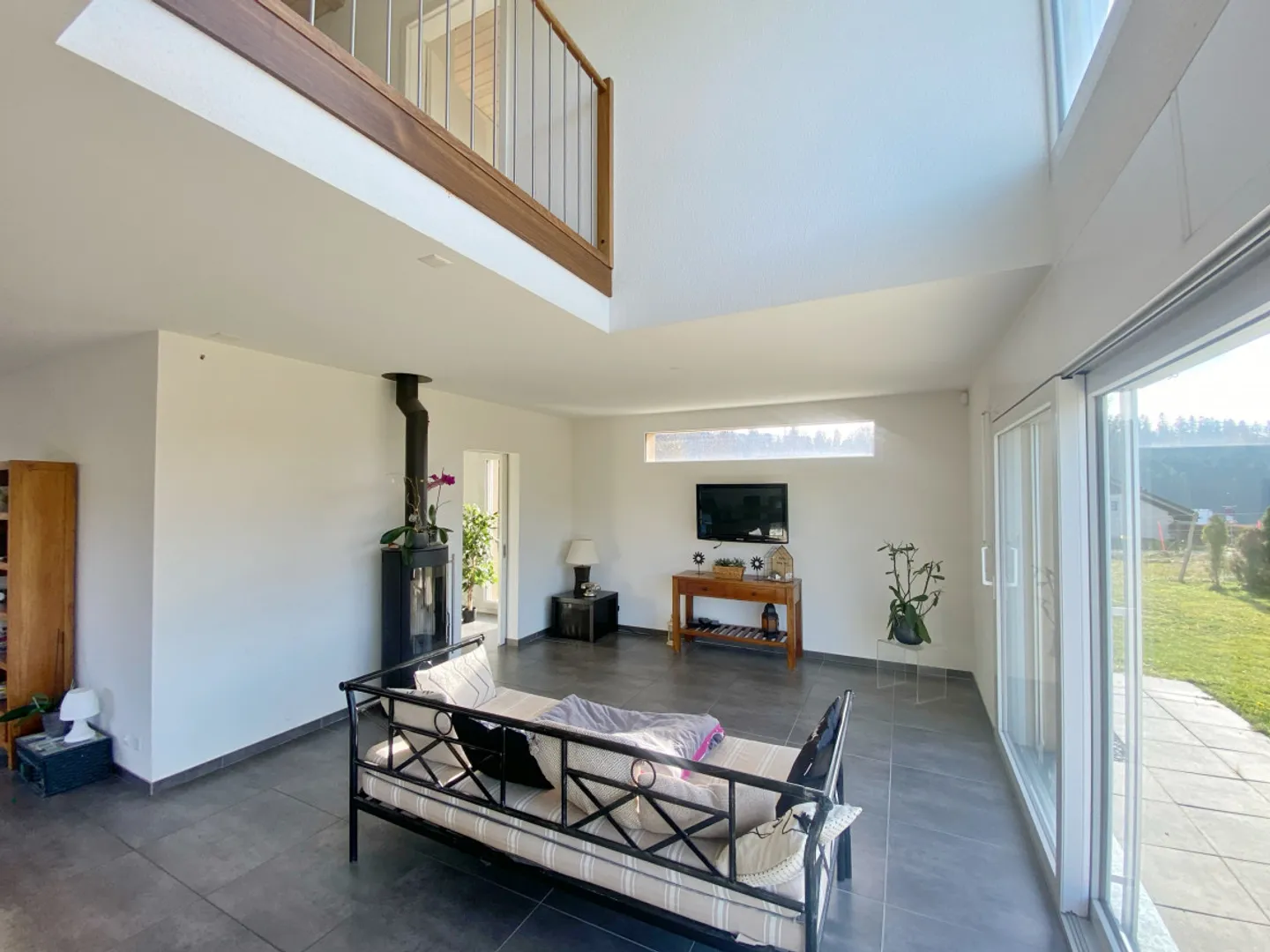 Villa architecturale en nature - Photo 2 sur 13