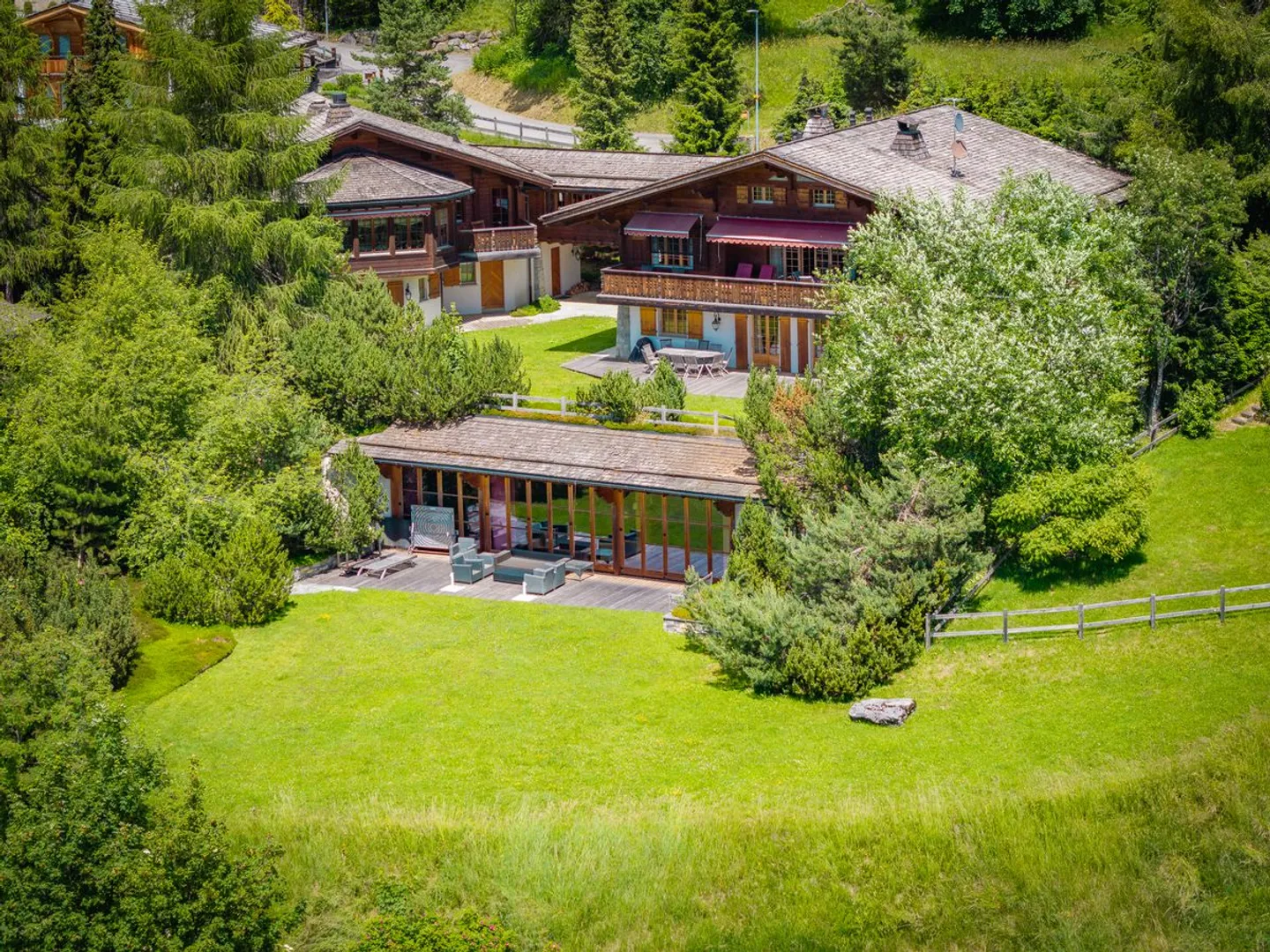 Chalet Shangri-La in Arveyes - Photo 3 of 13