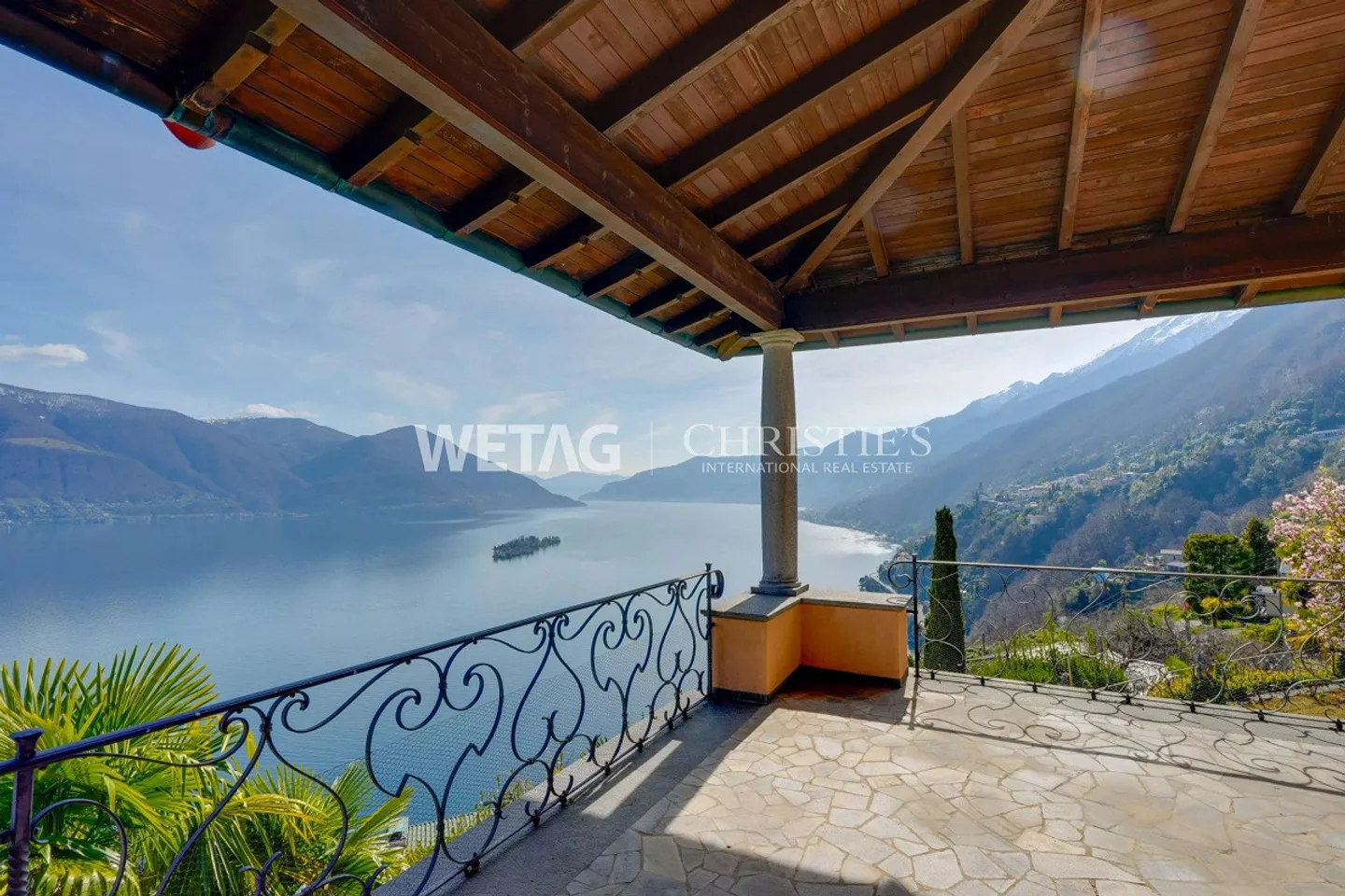 Mediterranean Villa with Outdoor Pool & Panoramic View, also ideal as a Holiday Residence, for sale in Ronco sopra Ascona - Photo 2 of 13