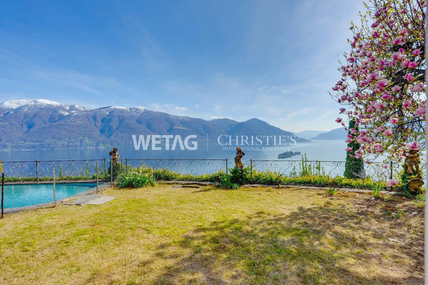 Mediterranean Villa with Outdoor Pool & Panoramic View, also ideal as a Holiday Residence, for sale in Ronco sopra Ascona - Photo 3 of 13